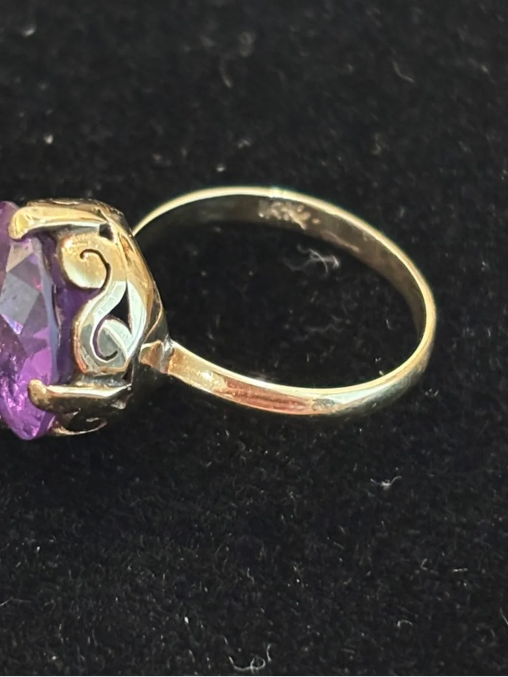 Vintage 14K Yellow Gold Round Amethyst Ring - Size 6
